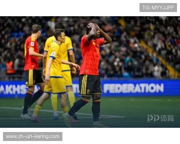 比利时对阵列支敦士登，小球迷冲入场内与德布劳内击掌